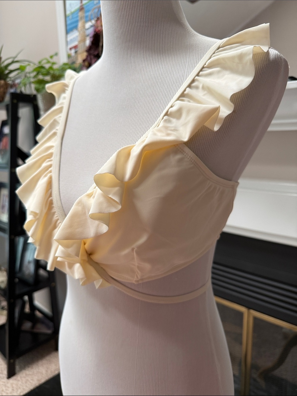 Cupshe Cream Ruffle V-Neck Bikini Set - Picture 3 of 6